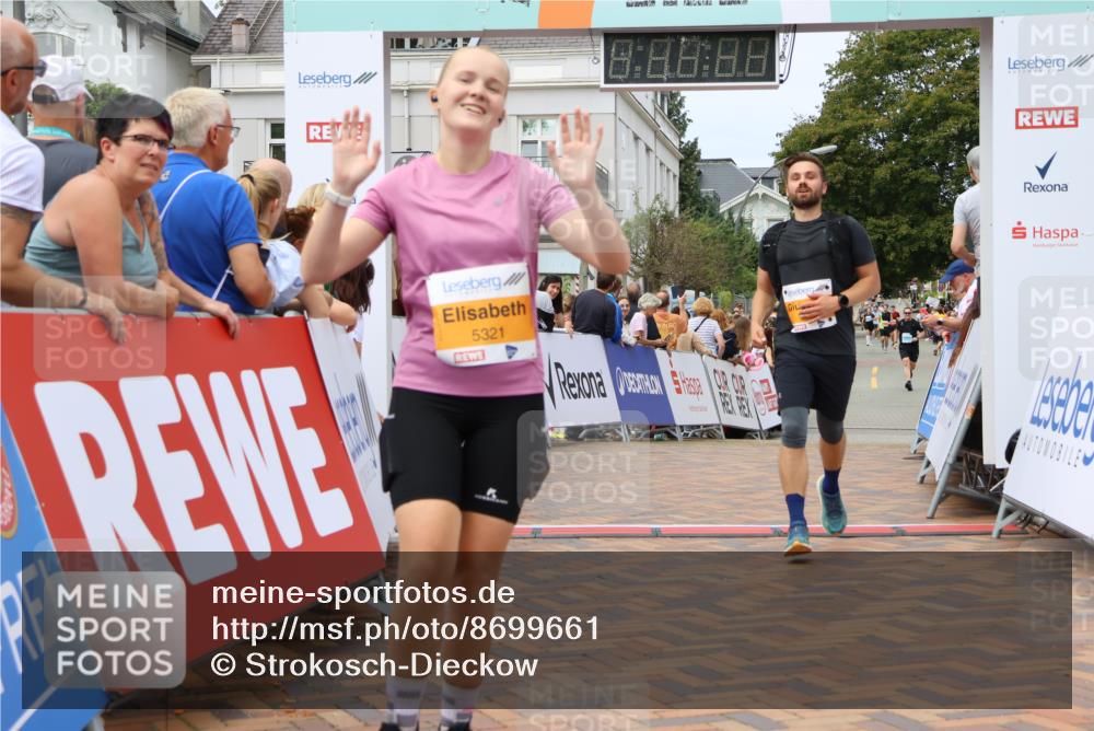 31.08.2025 - 21. Blankeneser Heldenlauf Strokosch-Dieckow http://msf.ph/oto/8699661 31.08.2025 12:42:20 Ziel 5321, 5312, 5476 meine-sportfotos.de