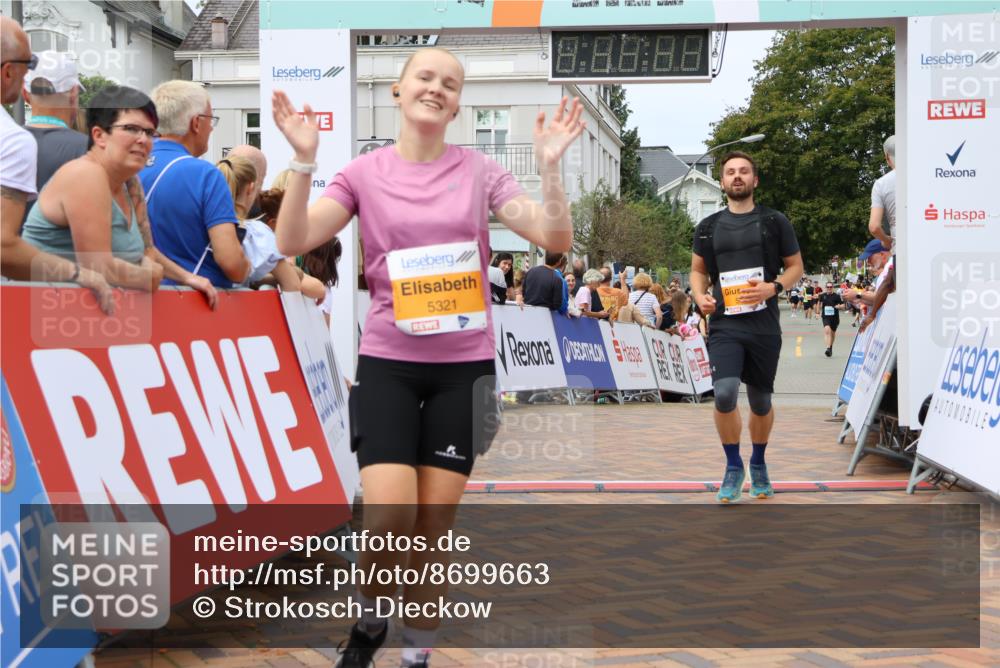 31.08.2025 - 21. Blankeneser Heldenlauf Strokosch-Dieckow http://msf.ph/oto/8699663 31.08.2025 12:42:20 Ziel 5321, 5312, 5476 meine-sportfotos.de