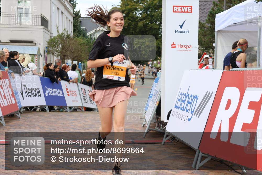 31.08.2025 - 21. Blankeneser Heldenlauf Strokosch-Dieckow http://msf.ph/oto/8699664 31.08.2025 12:55:32 Ziel 5047, 5048, 5753 meine-sportfotos.de