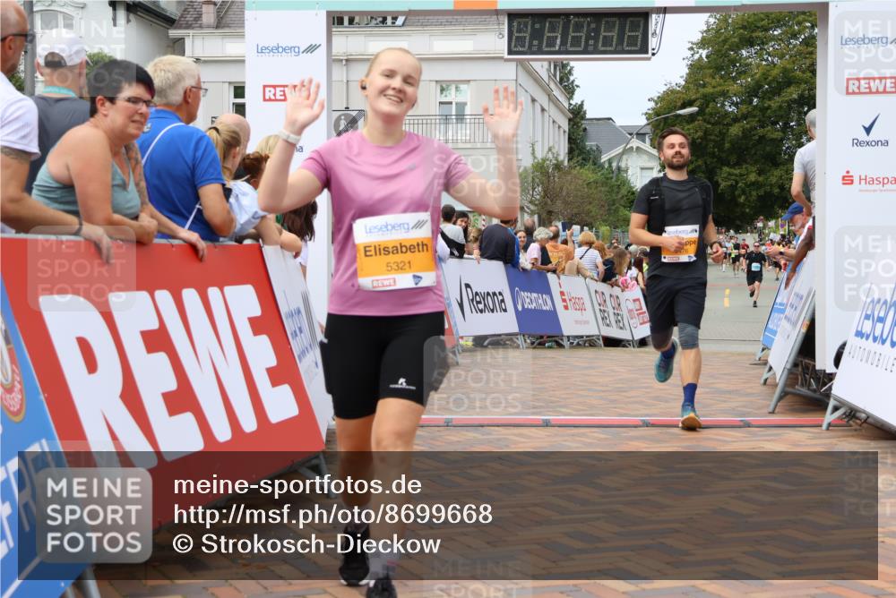 31.08.2025 - 21. Blankeneser Heldenlauf Strokosch-Dieckow http://msf.ph/oto/8699668 31.08.2025 12:42:20 Ziel 5321, 5312, 5476 meine-sportfotos.de