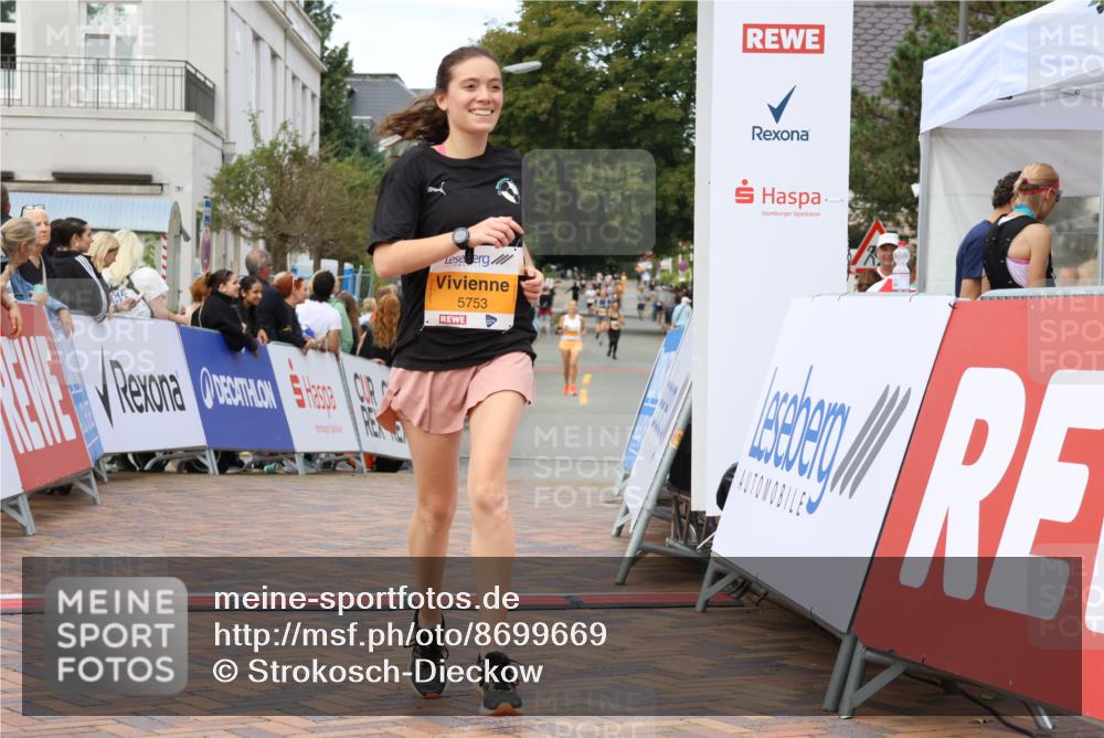 31.08.2025 - 21. Blankeneser Heldenlauf Strokosch-Dieckow http://msf.ph/oto/8699669 31.08.2025 12:55:32 Ziel 5047, 5048, 5753 meine-sportfotos.de