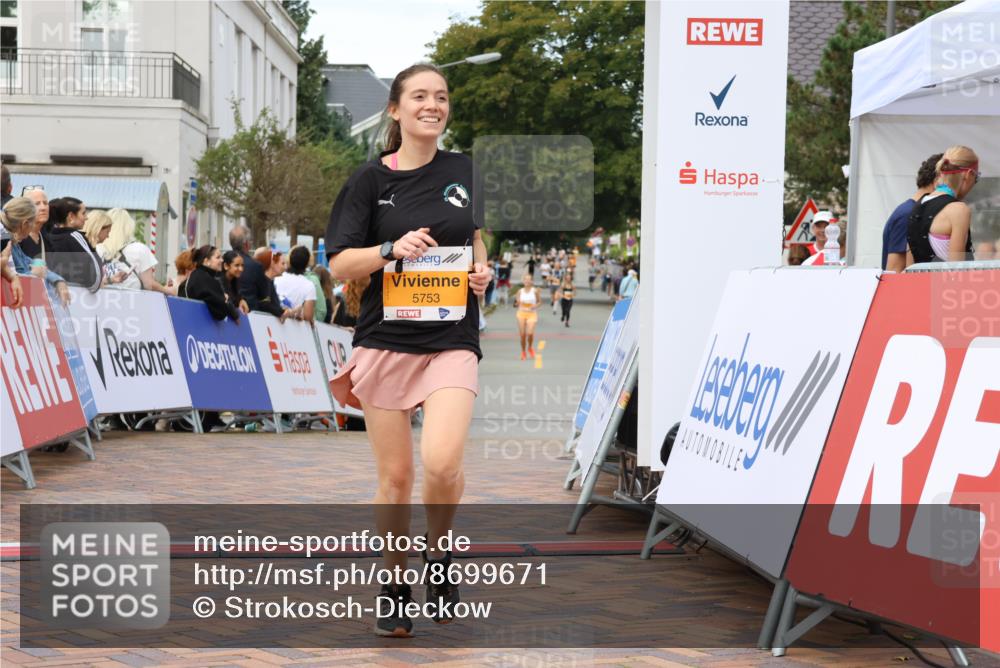31.08.2025 - 21. Blankeneser Heldenlauf Strokosch-Dieckow http://msf.ph/oto/8699671 31.08.2025 12:55:32 Ziel 5047, 5048, 5753 meine-sportfotos.de
