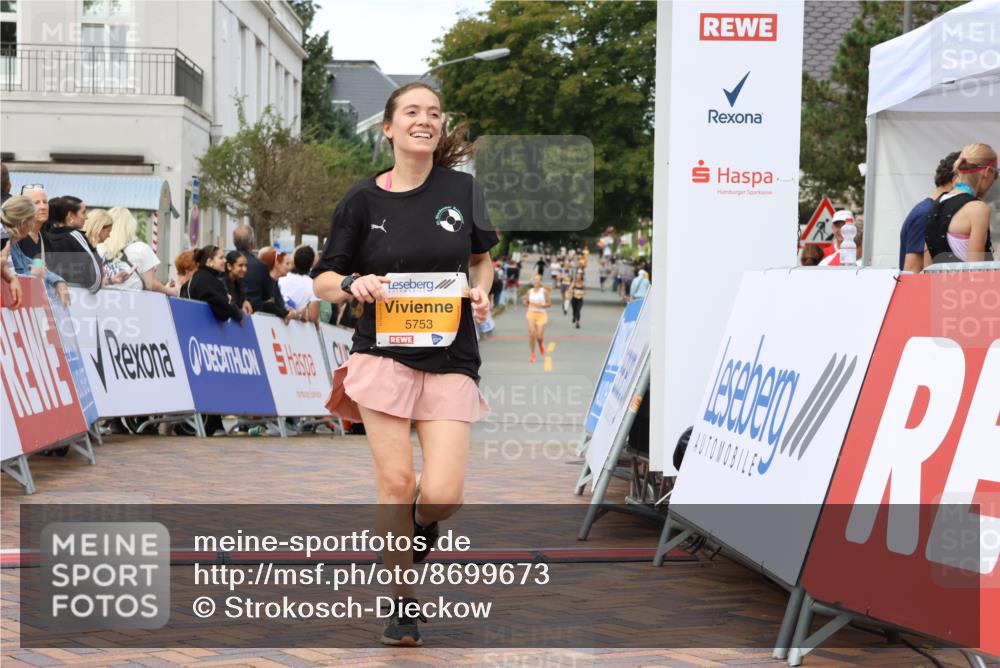 31.08.2025 - 21. Blankeneser Heldenlauf Strokosch-Dieckow http://msf.ph/oto/8699673 31.08.2025 12:55:32 Ziel 5047, 5048, 5753 meine-sportfotos.de