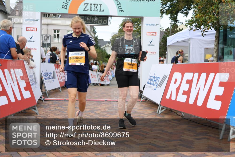 31.08.2025 - 21. Blankeneser Heldenlauf Strokosch-Dieckow http://msf.ph/oto/8699675 31.08.2025 12:55:26 Ziel 5047, 5048, 5599, 5604 meine-sportfotos.de