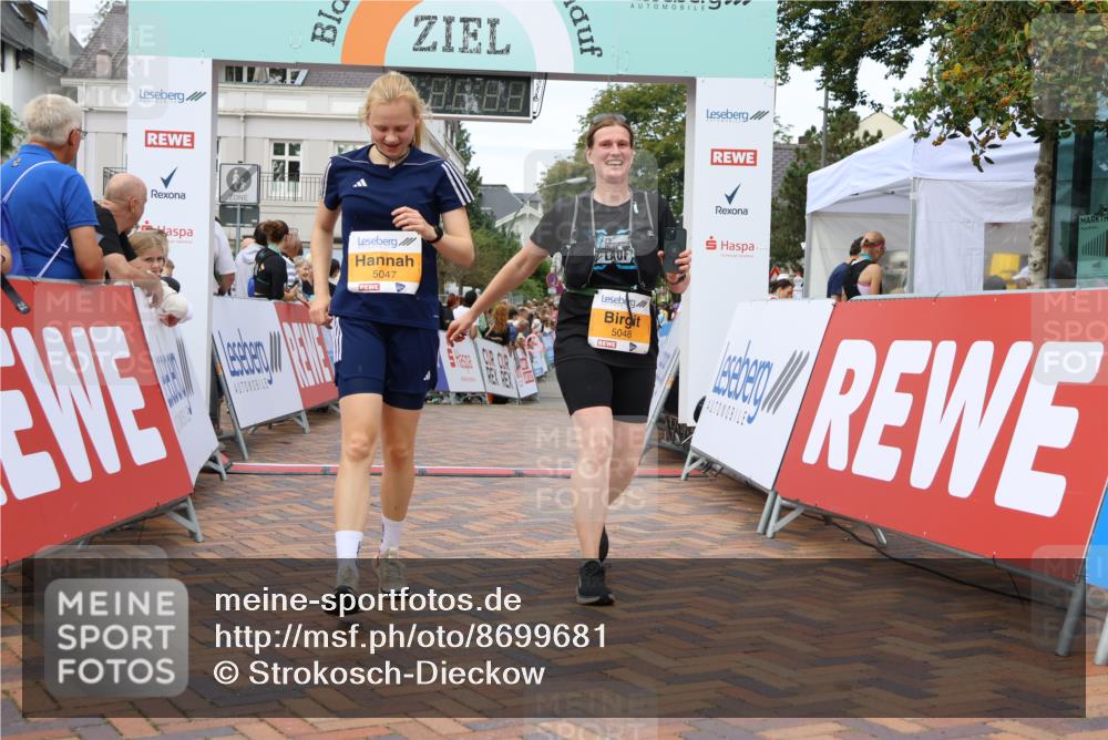 31.08.2025 - 21. Blankeneser Heldenlauf Strokosch-Dieckow http://msf.ph/oto/8699681 31.08.2025 12:55:26 Ziel 5047, 5048, 5599, 5604 meine-sportfotos.de