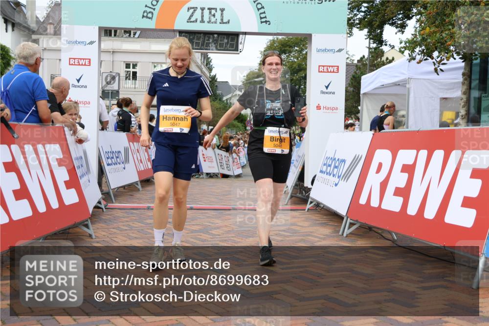 31.08.2025 - 21. Blankeneser Heldenlauf Strokosch-Dieckow http://msf.ph/oto/8699683 31.08.2025 12:55:26 Ziel 5047, 5048, 5599, 5604 meine-sportfotos.de