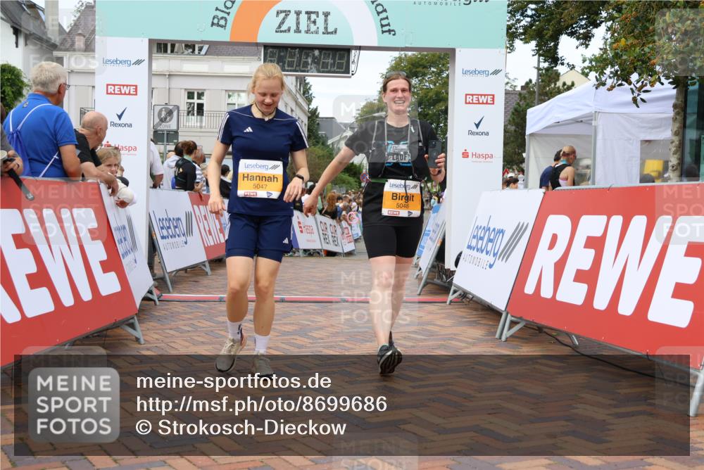 31.08.2025 - 21. Blankeneser Heldenlauf Strokosch-Dieckow http://msf.ph/oto/8699686 31.08.2025 12:55:26 Ziel 5047, 5048, 5599, 5604 meine-sportfotos.de