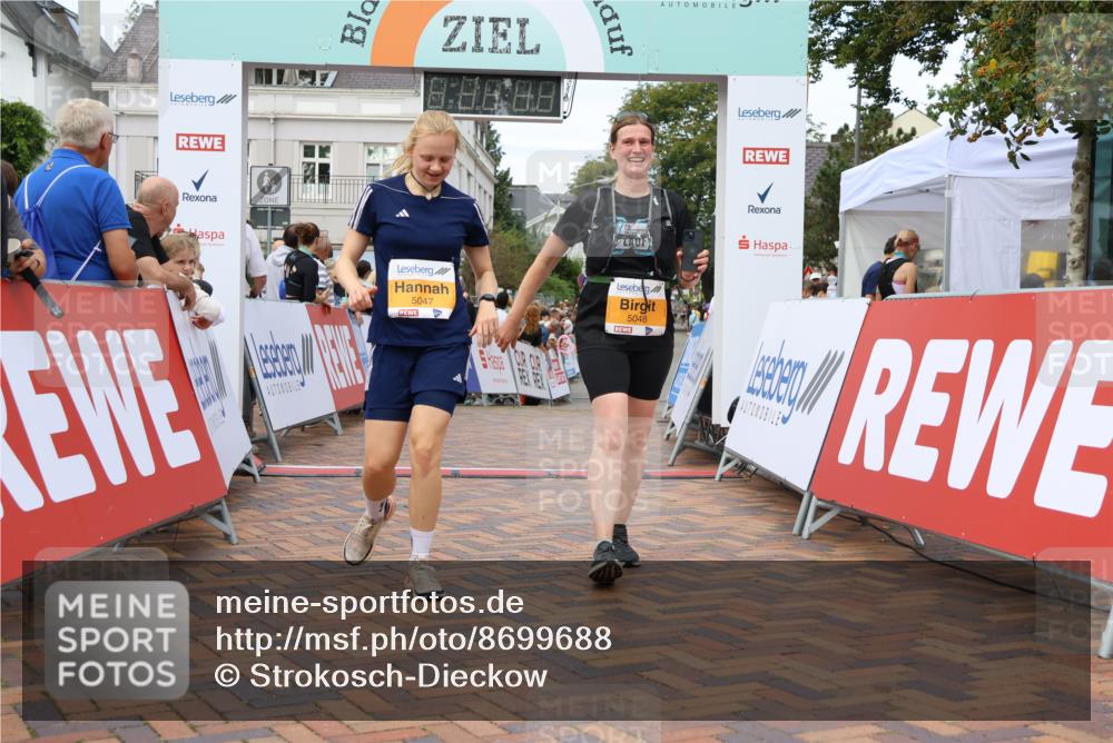 31.08.2025 - 21. Blankeneser Heldenlauf Strokosch-Dieckow http://msf.ph/oto/8699688 31.08.2025 12:55:26 Ziel 5047, 5048, 5599, 5604 meine-sportfotos.de