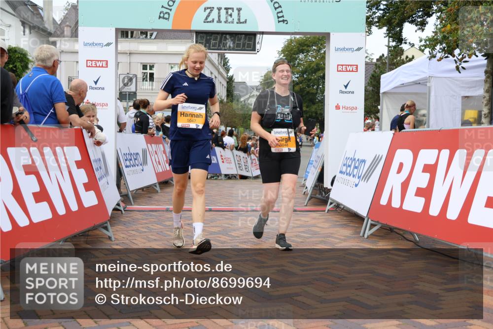 31.08.2025 - 21. Blankeneser Heldenlauf Strokosch-Dieckow http://msf.ph/oto/8699694 31.08.2025 12:55:25 Ziel 5047, 5048, 5599, 5604 meine-sportfotos.de