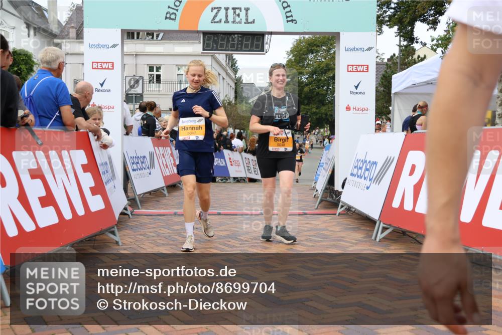 31.08.2025 - 21. Blankeneser Heldenlauf Strokosch-Dieckow http://msf.ph/oto/8699704 31.08.2025 12:55:25 Ziel 5047, 5048, 5599, 5604 meine-sportfotos.de