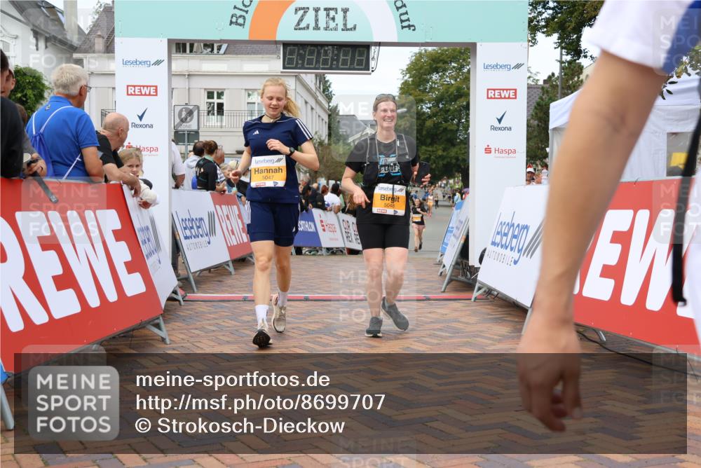 31.08.2025 - 21. Blankeneser Heldenlauf Strokosch-Dieckow http://msf.ph/oto/8699707 31.08.2025 12:55:25 Ziel 5047, 5048, 5599, 5604 meine-sportfotos.de