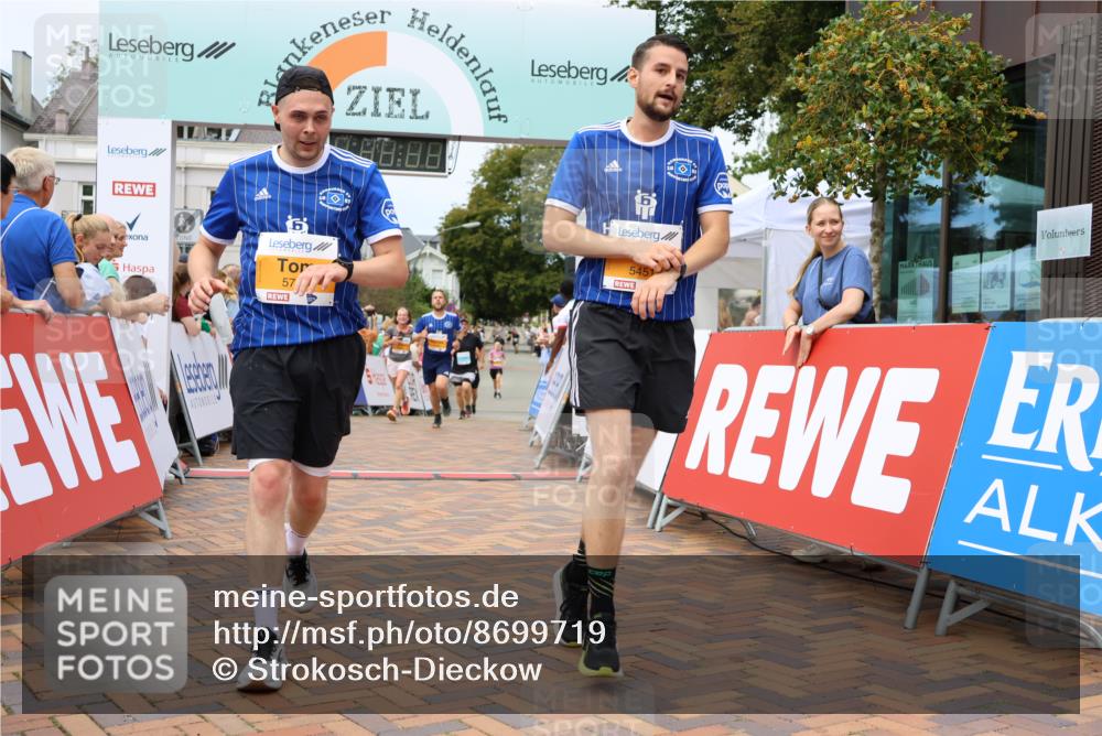 31.08.2025 - 21. Blankeneser Heldenlauf Strokosch-Dieckow http://msf.ph/oto/8699719 31.08.2025 12:42:06 Ziel 5131, 5076, 5755, 5451, 5194 meine-sportfotos.de
