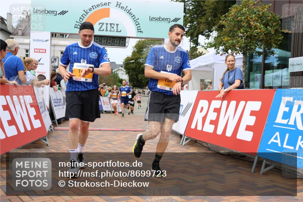 31.08.2025 - 21. Blankeneser Heldenlauf Strokosch-Dieckow http://msf.ph/oto/8699723 31.08.2025 12:42:06 Ziel 5131, 5076, 5755, 5451, 5194 meine-sportfotos.de