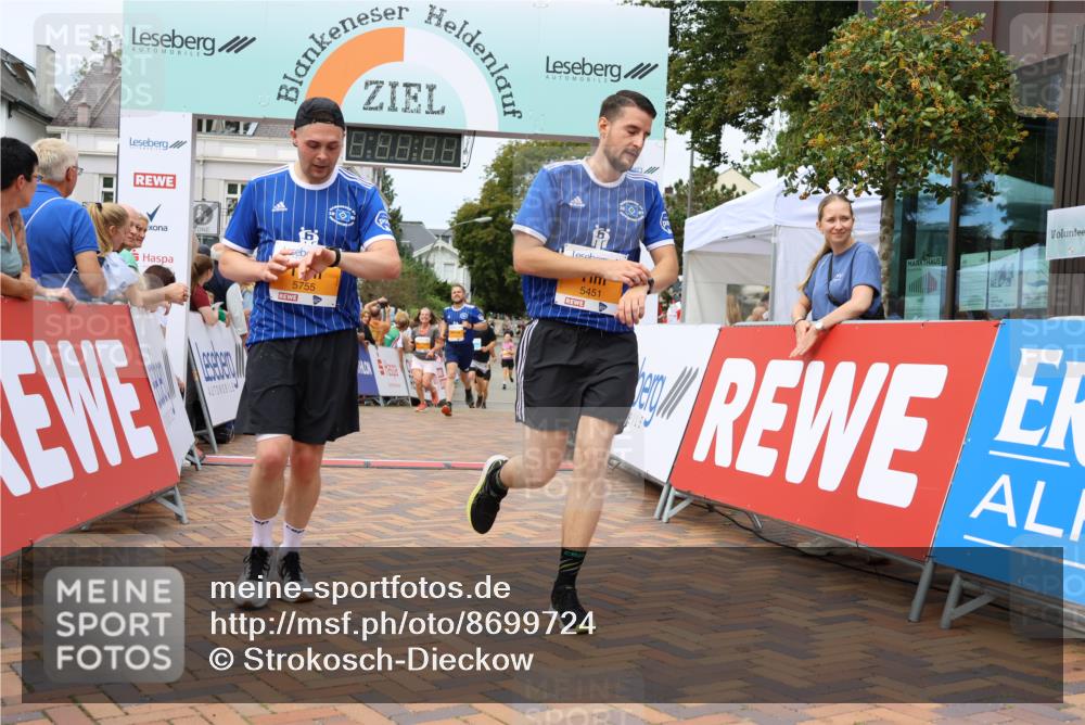 31.08.2025 - 21. Blankeneser Heldenlauf Strokosch-Dieckow http://msf.ph/oto/8699724 31.08.2025 12:42:06 Ziel 5131, 5076, 5755, 5451, 5194 meine-sportfotos.de