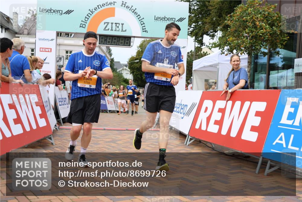 31.08.2025 - 21. Blankeneser Heldenlauf Strokosch-Dieckow http://msf.ph/oto/8699726 31.08.2025 12:42:06 Ziel 5131, 5076, 5755, 5451, 5194 meine-sportfotos.de