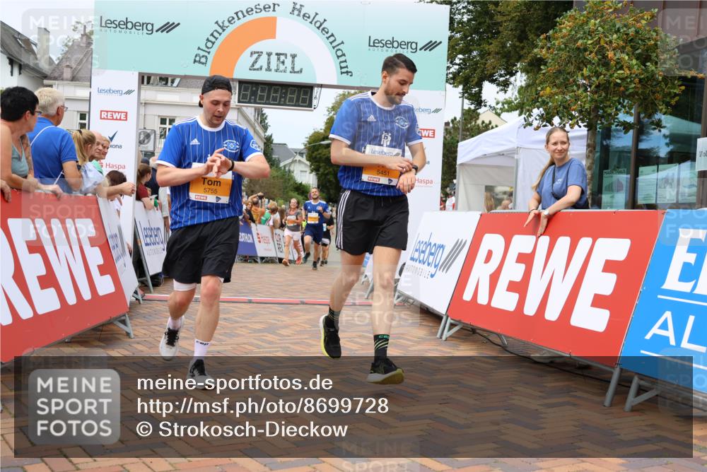 31.08.2025 - 21. Blankeneser Heldenlauf Strokosch-Dieckow http://msf.ph/oto/8699728 31.08.2025 12:42:06 Ziel 5131, 5076, 5755, 5451, 5194 meine-sportfotos.de