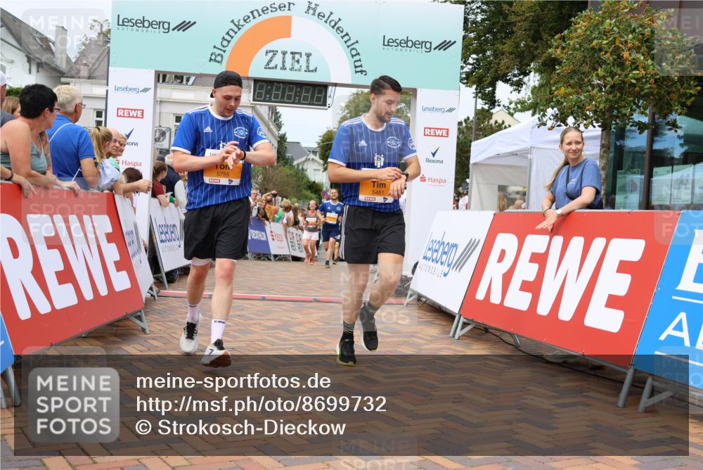 31.08.2025 - 21. Blankeneser Heldenlauf Strokosch-Dieckow http://msf.ph/oto/8699732 31.08.2025 12:42:06 Ziel 5131, 5076, 5755, 5451, 5194 meine-sportfotos.de
