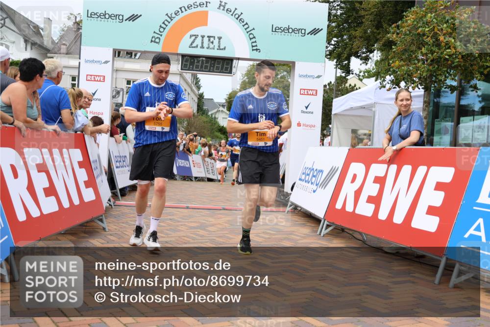 31.08.2025 - 21. Blankeneser Heldenlauf Strokosch-Dieckow http://msf.ph/oto/8699734 31.08.2025 12:42:06 Ziel 5131, 5076, 5755, 5451, 5194 meine-sportfotos.de