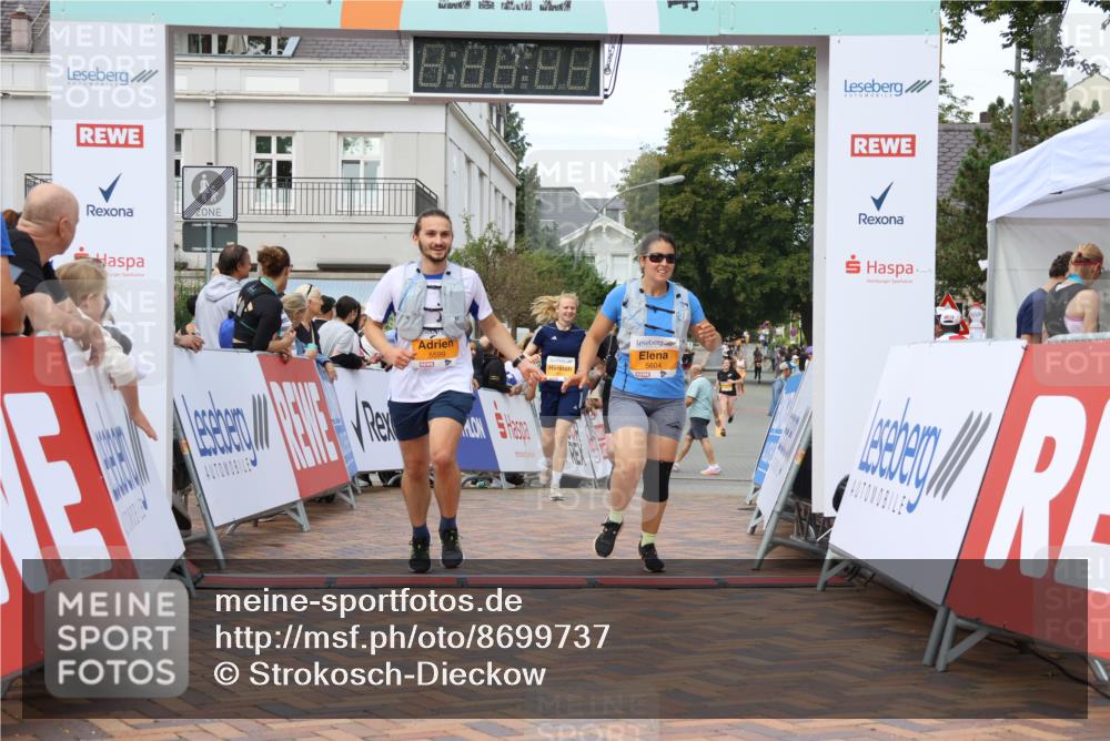 31.08.2025 - 21. Blankeneser Heldenlauf Strokosch-Dieckow http://msf.ph/oto/8699737 31.08.2025 12:55:21 Ziel 5047, 5048, 5793, 5599, 5604 meine-sportfotos.de