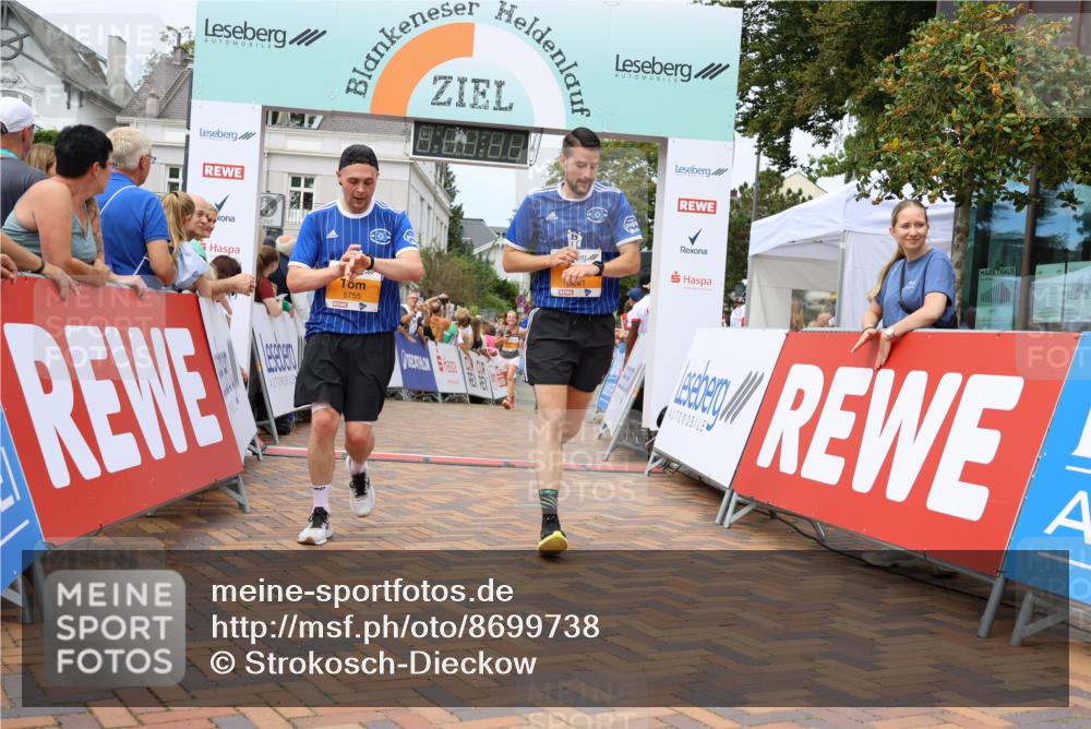 31.08.2025 - 21. Blankeneser Heldenlauf Strokosch-Dieckow http://msf.ph/oto/8699738 31.08.2025 12:42:06 Ziel 5131, 5076, 5755, 5451, 5194 meine-sportfotos.de