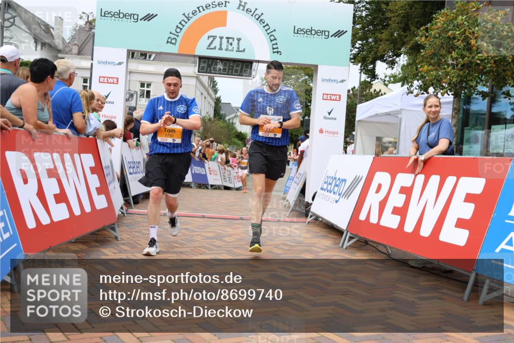 31.08.2025 - 21. Blankeneser Heldenlauf Strokosch-Dieckow http://msf.ph/oto/8699740 31.08.2025 12:42:06 Ziel 5131, 5076, 5755, 5451, 5194 meine-sportfotos.de