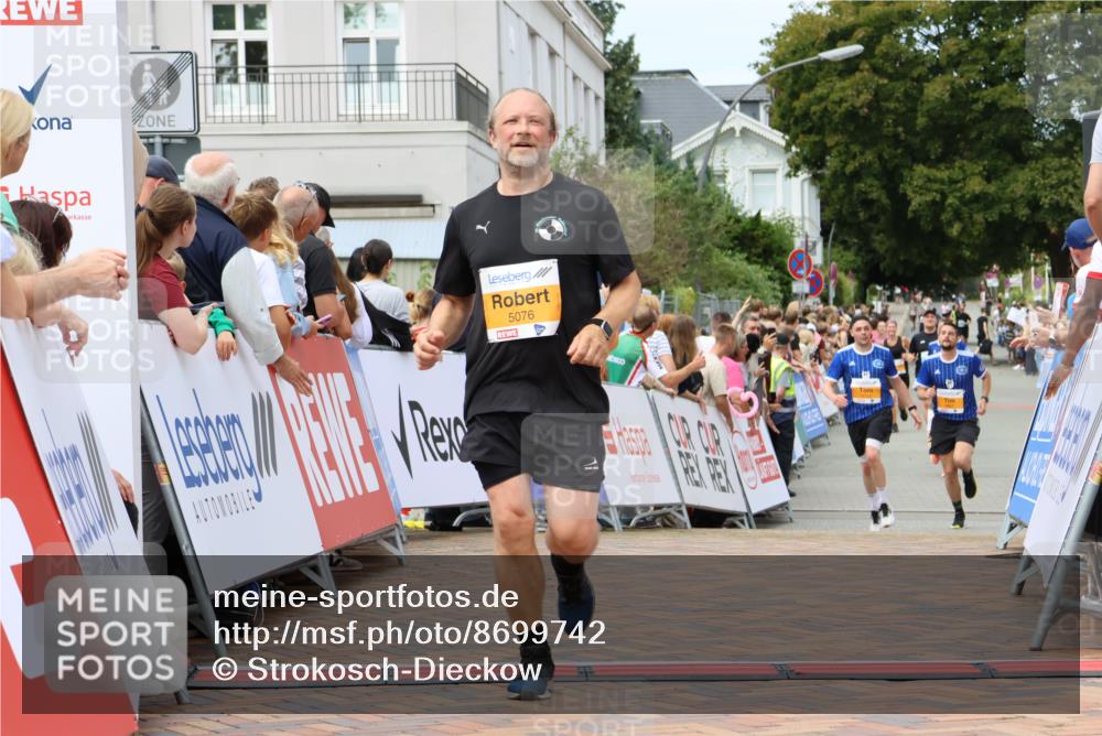 31.08.2025 - 21. Blankeneser Heldenlauf Strokosch-Dieckow http://msf.ph/oto/8699742 31.08.2025 12:42:00 Ziel 5834, 5076, 5374 meine-sportfotos.de