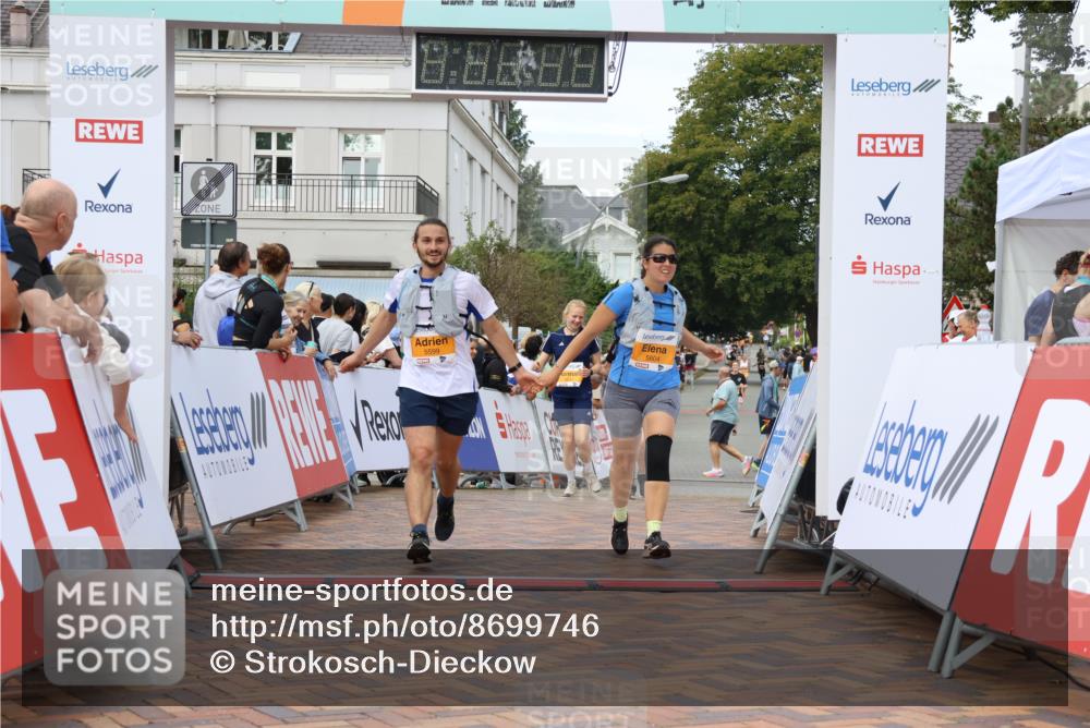 31.08.2025 - 21. Blankeneser Heldenlauf Strokosch-Dieckow http://msf.ph/oto/8699746 31.08.2025 12:55:21 Ziel 5047, 5048, 5793, 5599, 5604 meine-sportfotos.de