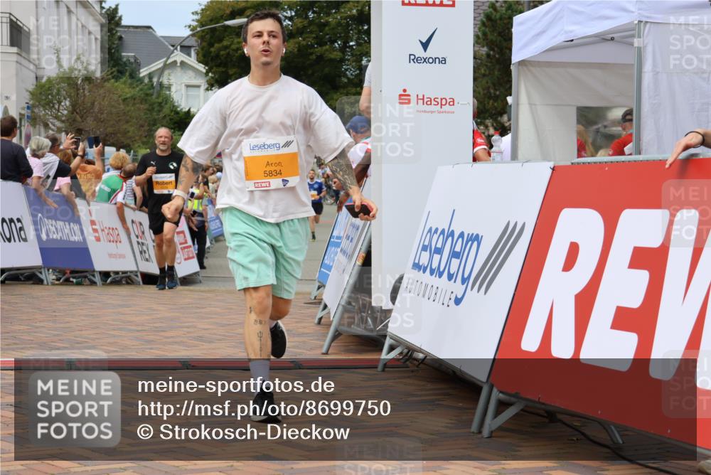 31.08.2025 - 21. Blankeneser Heldenlauf Strokosch-Dieckow http://msf.ph/oto/8699750 31.08.2025 12:41:57 Ziel 5834, 5407, 5076, 5374 meine-sportfotos.de