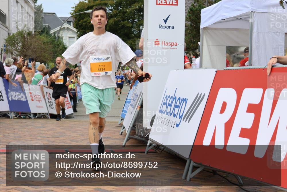 31.08.2025 - 21. Blankeneser Heldenlauf Strokosch-Dieckow http://msf.ph/oto/8699752 31.08.2025 12:41:57 Ziel 5834, 5407, 5076, 5374 meine-sportfotos.de