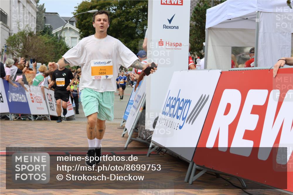 31.08.2025 - 21. Blankeneser Heldenlauf Strokosch-Dieckow http://msf.ph/oto/8699753 31.08.2025 12:41:57 Ziel 5834, 5407, 5076, 5374 meine-sportfotos.de