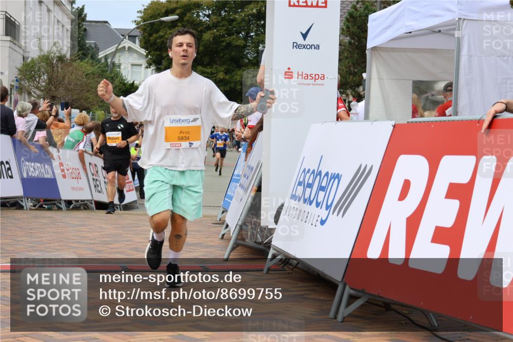 31.08.2025 - 21. Blankeneser Heldenlauf Strokosch-Dieckow http://msf.ph/oto/8699755 31.08.2025 12:41:56 Ziel 5834, 5407, 5114, 5076, 5374 meine-sportfotos.de