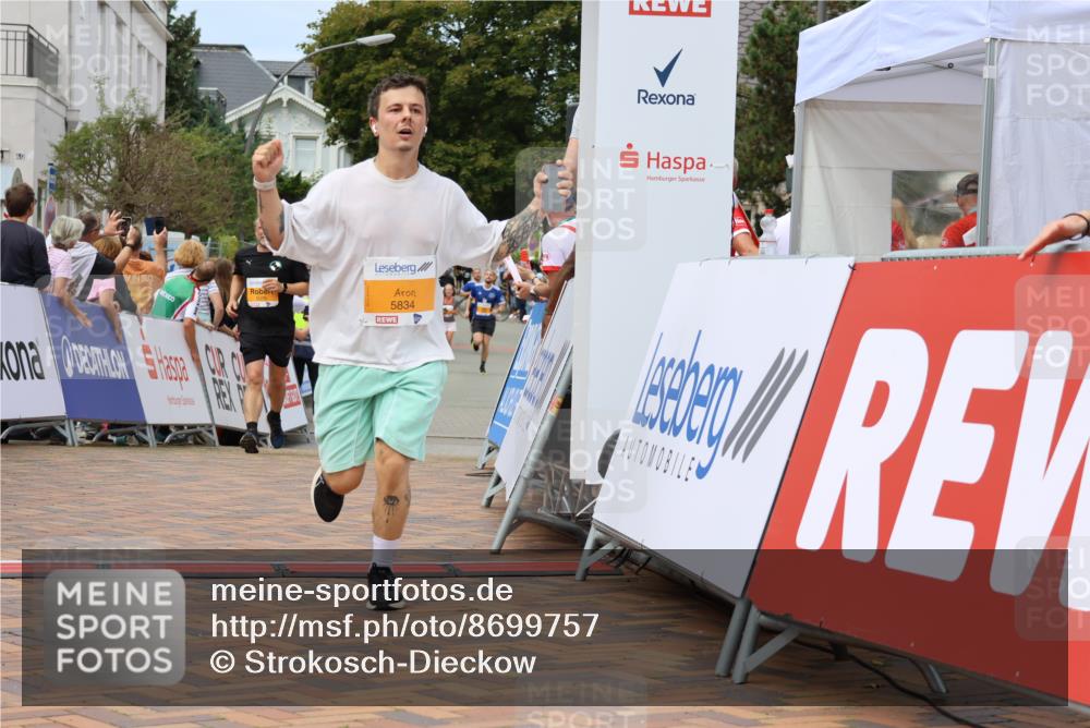 31.08.2025 - 21. Blankeneser Heldenlauf Strokosch-Dieckow http://msf.ph/oto/8699757 31.08.2025 12:41:56 Ziel 5834, 5407, 5114, 5076, 5374 meine-sportfotos.de
