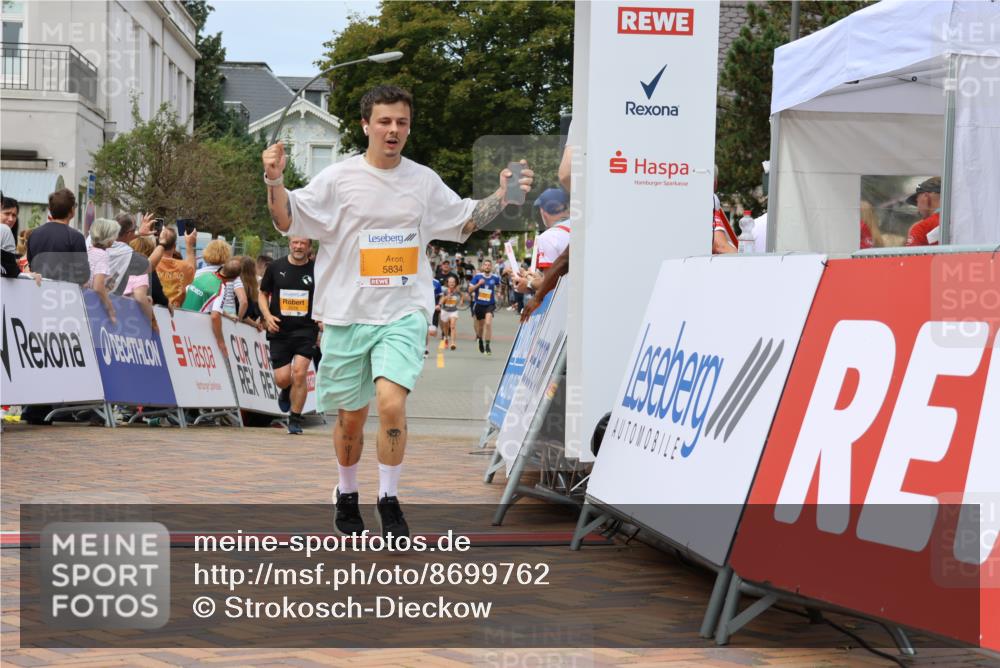 31.08.2025 - 21. Blankeneser Heldenlauf Strokosch-Dieckow http://msf.ph/oto/8699762 31.08.2025 12:41:56 Ziel 5834, 5407, 5114, 5076, 5374 meine-sportfotos.de