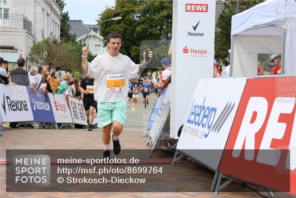 31.08.2025 - 21. Blankeneser Heldenlauf Strokosch-Dieckow http://msf.ph/oto/8699764 31.08.2025 12:41:56 Ziel 5834, 5407, 5114, 5076, 5374 meine-sportfotos.de