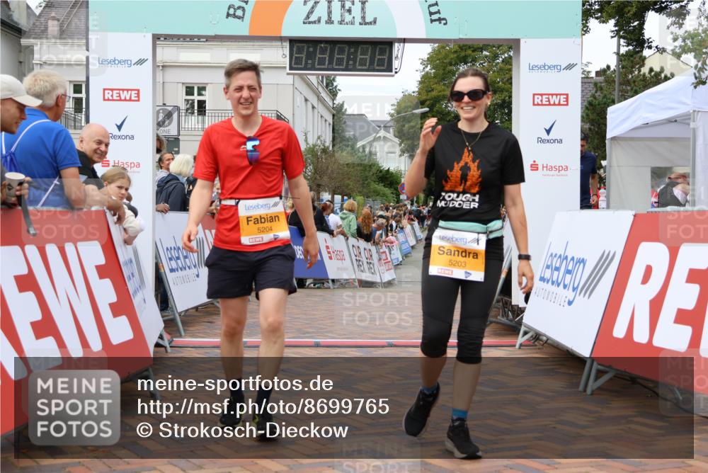 31.08.2025 - 21. Blankeneser Heldenlauf Strokosch-Dieckow http://msf.ph/oto/8699765 31.08.2025 12:54:59 Ziel 5203, 5204, 5534 meine-sportfotos.de
