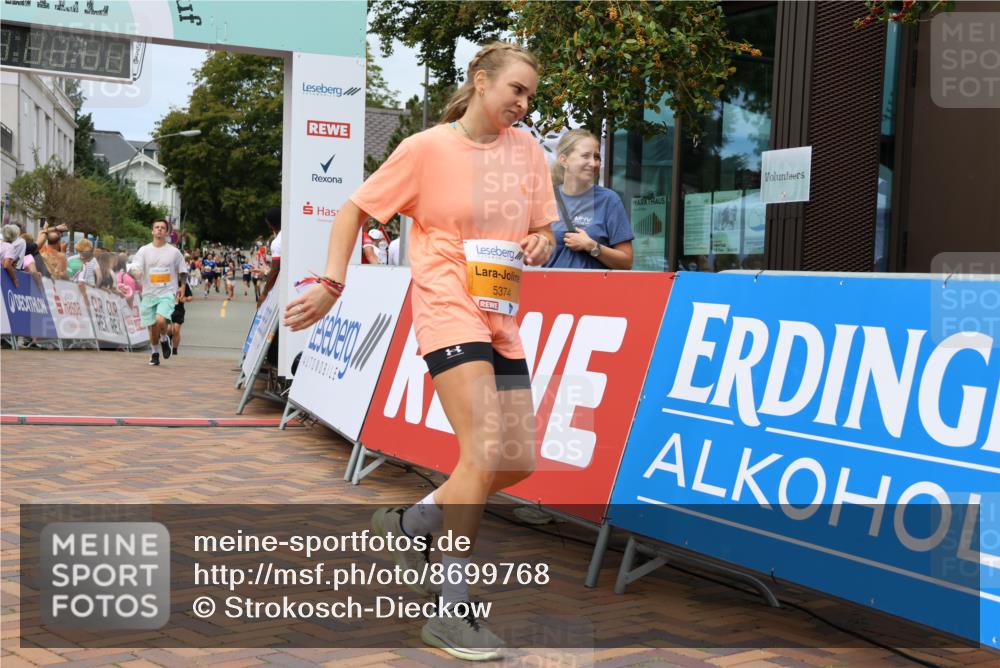 31.08.2025 - 21. Blankeneser Heldenlauf Strokosch-Dieckow http://msf.ph/oto/8699768 31.08.2025 12:41:54 Ziel 5834, 5407, 5114, 5374 meine-sportfotos.de