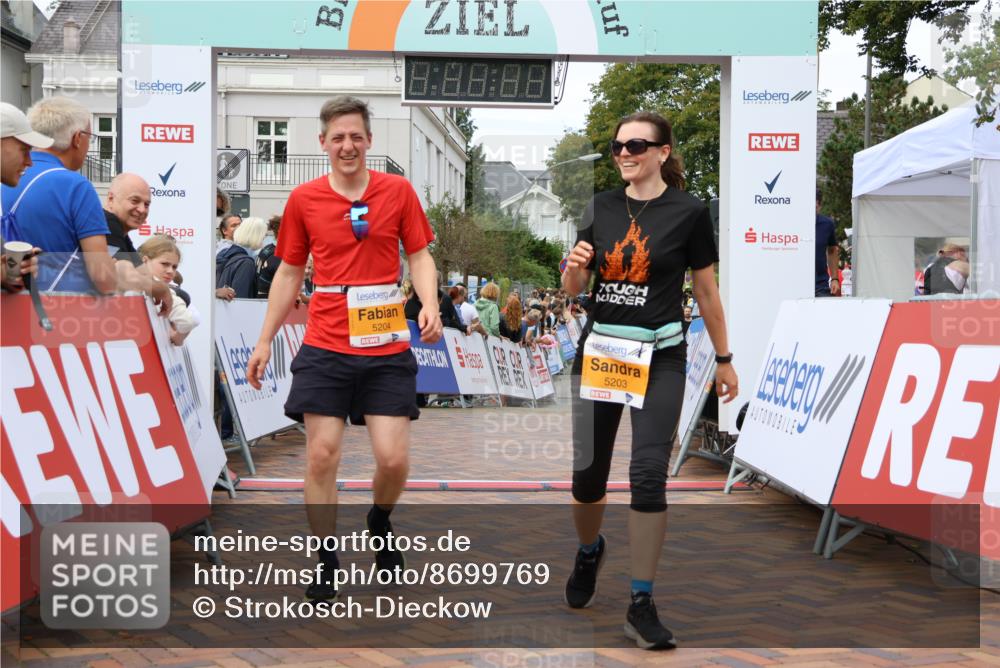 31.08.2025 - 21. Blankeneser Heldenlauf Strokosch-Dieckow http://msf.ph/oto/8699769 31.08.2025 12:54:59 Ziel 5203, 5204, 5534 meine-sportfotos.de