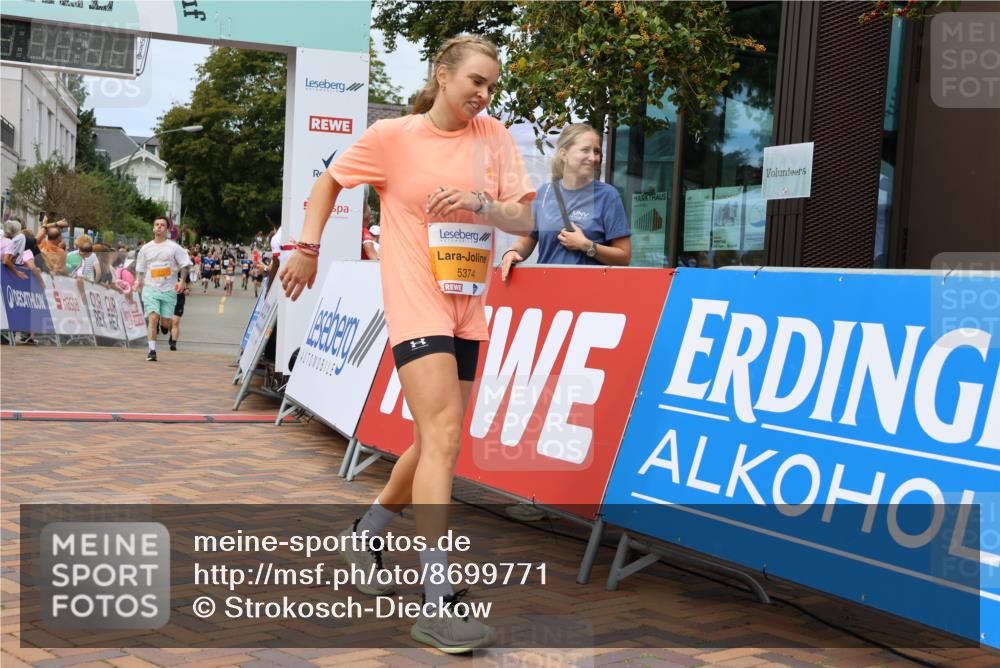 31.08.2025 - 21. Blankeneser Heldenlauf Strokosch-Dieckow http://msf.ph/oto/8699771 31.08.2025 12:41:54 Ziel 5834, 5407, 5114, 5374 meine-sportfotos.de