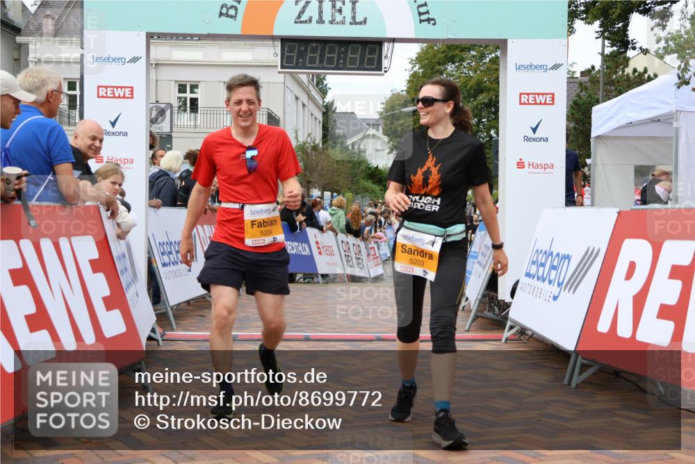 31.08.2025 - 21. Blankeneser Heldenlauf Strokosch-Dieckow http://msf.ph/oto/8699772 31.08.2025 12:54:59 Ziel 5203, 5204, 5534 meine-sportfotos.de