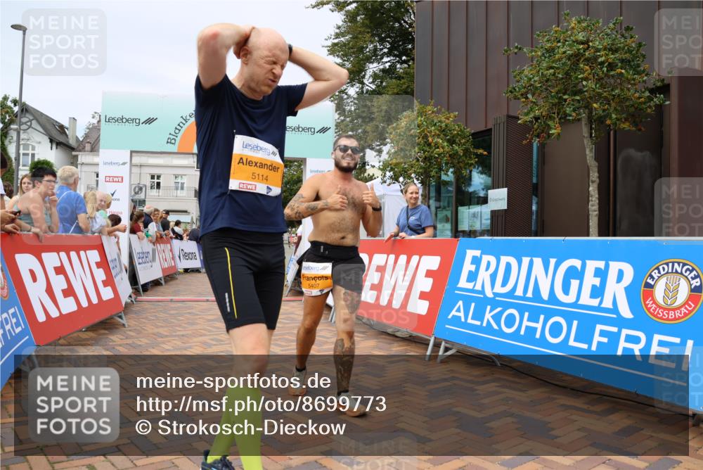 31.08.2025 - 21. Blankeneser Heldenlauf Strokosch-Dieckow http://msf.ph/oto/8699773 31.08.2025 12:41:52 Ziel 5834, 5807, 5806, 5407, 5114, 5374, 5565 meine-sportfotos.de