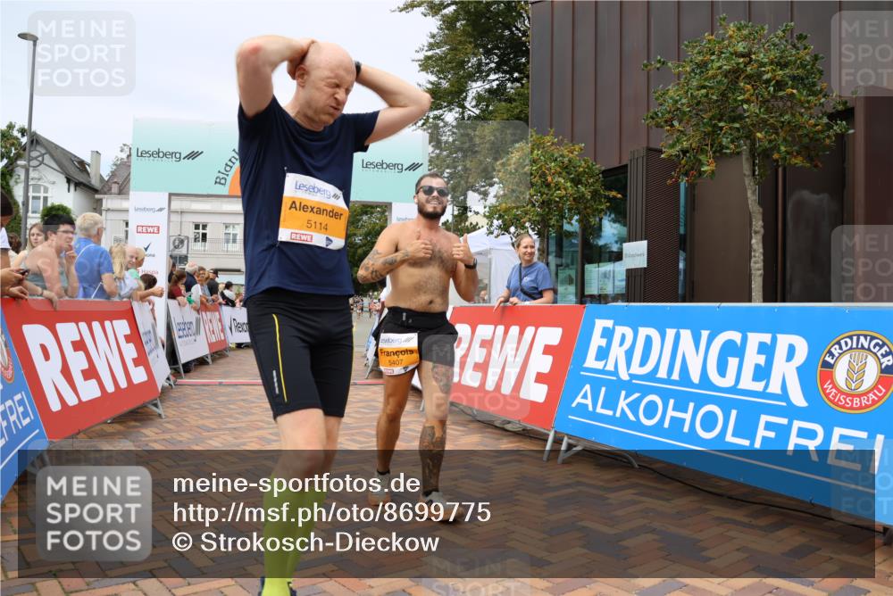 31.08.2025 - 21. Blankeneser Heldenlauf Strokosch-Dieckow http://msf.ph/oto/8699775 31.08.2025 12:41:52 Ziel 5834, 5807, 5806, 5407, 5114, 5374, 5565 meine-sportfotos.de