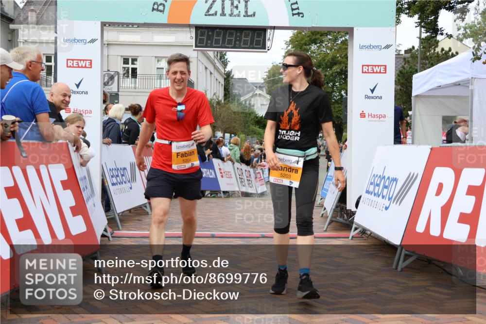 31.08.2025 - 21. Blankeneser Heldenlauf Strokosch-Dieckow http://msf.ph/oto/8699776 31.08.2025 12:54:58 Ziel 5203, 5204, 5534 meine-sportfotos.de