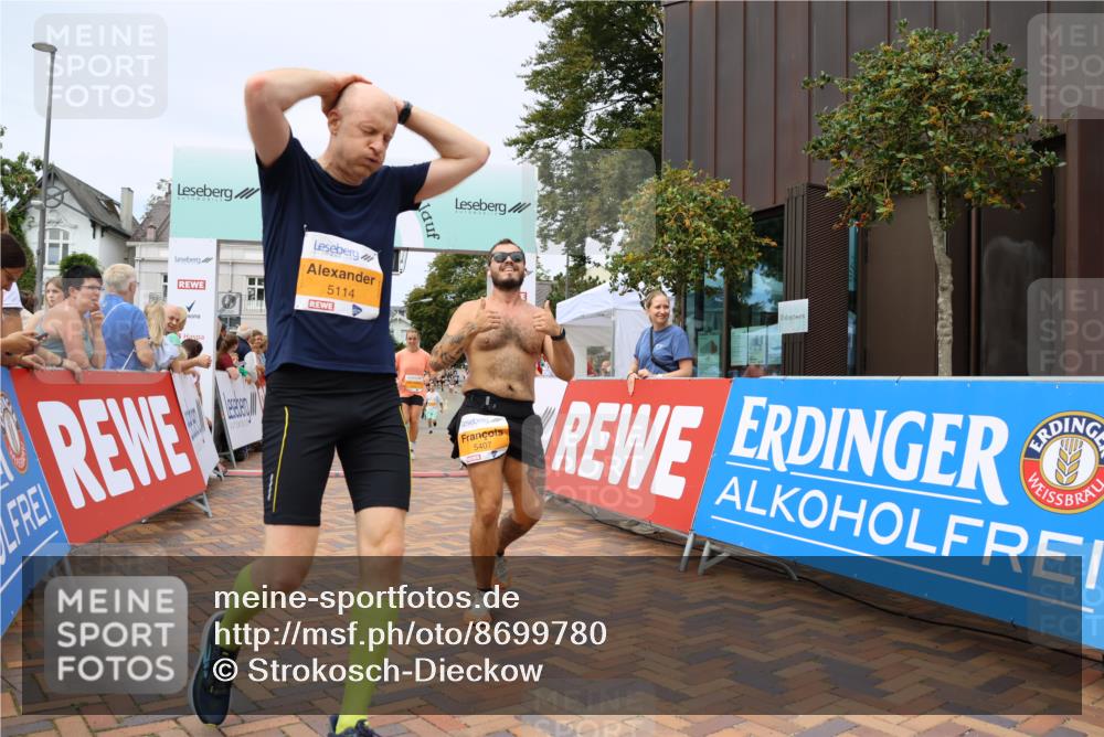 31.08.2025 - 21. Blankeneser Heldenlauf Strokosch-Dieckow http://msf.ph/oto/8699780 31.08.2025 12:41:51 Ziel 5807, 5806, 5407, 5114, 5374, 5565 meine-sportfotos.de