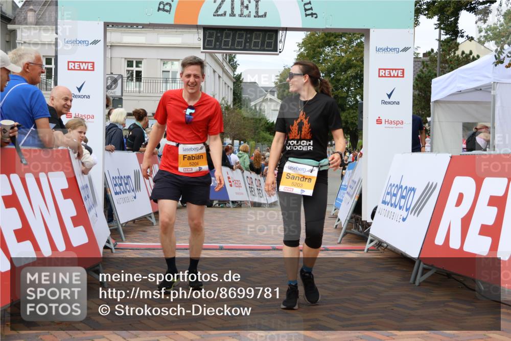 31.08.2025 - 21. Blankeneser Heldenlauf Strokosch-Dieckow http://msf.ph/oto/8699781 31.08.2025 12:54:58 Ziel 5203, 5204, 5534 meine-sportfotos.de
