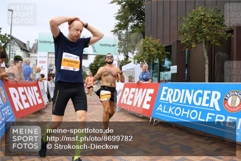 31.08.2025 - 21. Blankeneser Heldenlauf Strokosch-Dieckow http://msf.ph/oto/8699782 31.08.2025 12:41:51 Ziel 5807, 5806, 5407, 5114, 5374, 5565 meine-sportfotos.de