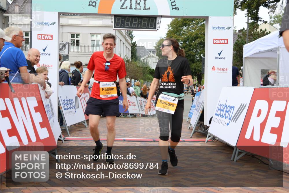 31.08.2025 - 21. Blankeneser Heldenlauf Strokosch-Dieckow http://msf.ph/oto/8699784 31.08.2025 12:54:58 Ziel 5203, 5204, 5534 meine-sportfotos.de
