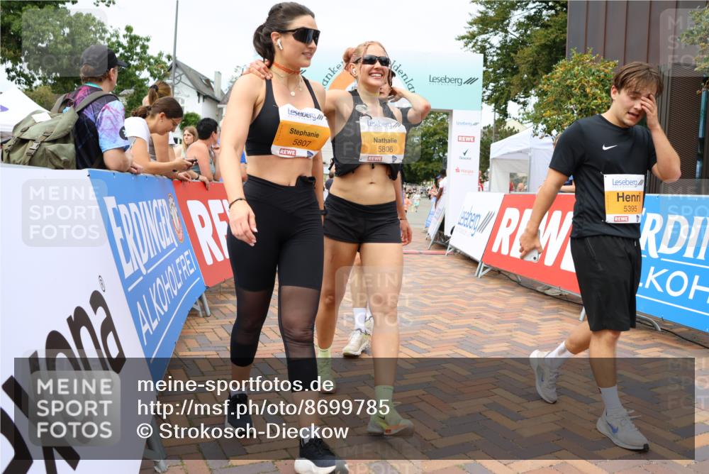 31.08.2025 - 21. Blankeneser Heldenlauf Strokosch-Dieckow http://msf.ph/oto/8699785 31.08.2025 12:41:48 Ziel 5395, 5807, 5806, 5407, 5114, 5374, 5565, 4410 meine-sportfotos.de