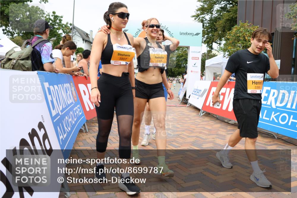 31.08.2025 - 21. Blankeneser Heldenlauf Strokosch-Dieckow http://msf.ph/oto/8699787 31.08.2025 12:41:48 Ziel 5395, 5807, 5806, 5407, 5114, 5374, 5565, 4410 meine-sportfotos.de