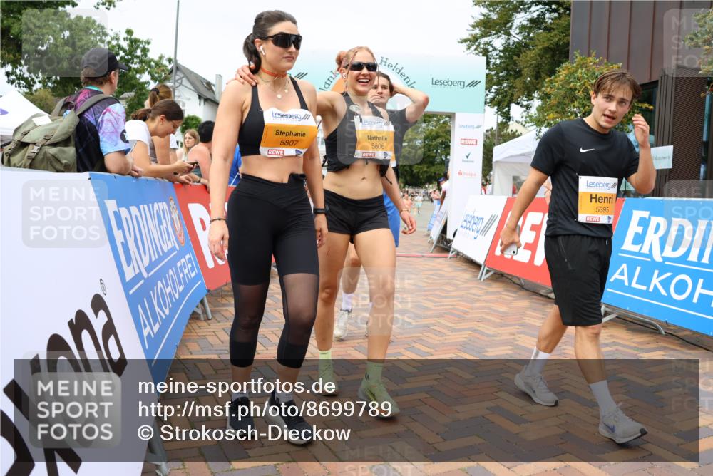 31.08.2025 - 21. Blankeneser Heldenlauf Strokosch-Dieckow http://msf.ph/oto/8699789 31.08.2025 12:41:47 Ziel 5395, 5807, 5806, 5407, 5339, 5114, 5565, 4410 meine-sportfotos.de