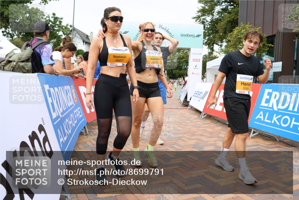 31.08.2025 - 21. Blankeneser Heldenlauf Strokosch-Dieckow http://msf.ph/oto/8699791 31.08.2025 12:41:47 Ziel 5395, 5807, 5806, 5407, 5339, 5114, 5565, 4410 meine-sportfotos.de